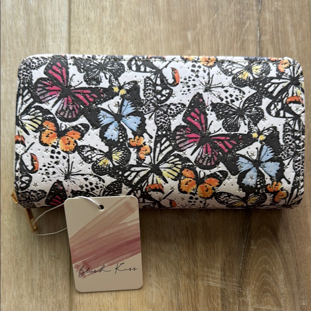 🦋 Blush Kiss Butterfly Wristlet Wallet – Chic & Functional! 🦋 - Picture 10 of 10